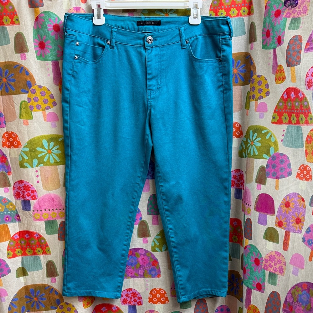 Celebrity Gold 5 Pocket Capris. Size 14
